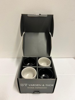 Vargen & Thor Duga Espresso – 4 koppar + 4 fat (2 Isvit och 2 Svart) *outlet*